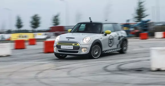 Am alergat cu MINI Cooper SE în ultima etapă CNSS 2020