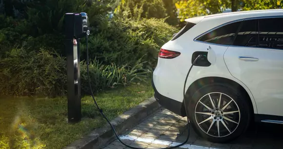 Mercedes-Benz EQC este oferit cu wallbox de 22 kW de la Engie