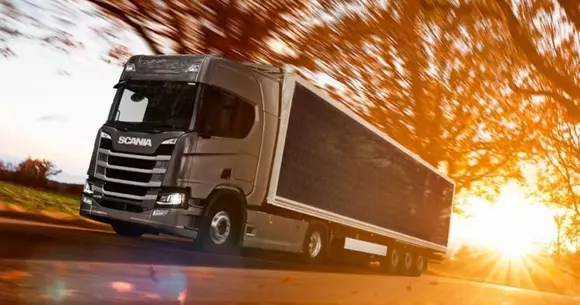 Au început primele teste cu remorci dotate cu panouri solare