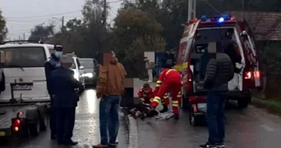 Doi paramedici din Beclean au resuscitat 32 de minute o bunică de 80 de ani, lovită de mașină, până au readus-o la viață