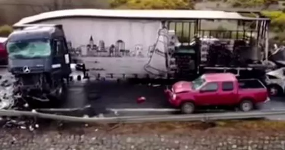 Accident grav pe o autostrada din Chile: zeci de mașini s-au ciocnit (VIDEO)