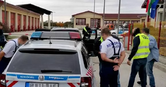 Doi polițiști rutieri maghiari prinși cu 75 de lei la ei riscă să ajungă la închisoare