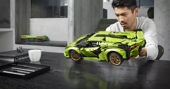 (P) Maşina perfectă este la o cărămidă distanţă