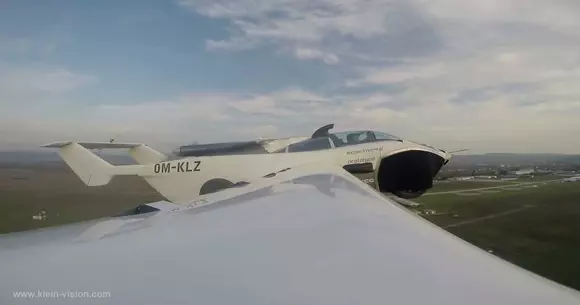 Prima mașină zburătoare care chiar arată ca o mașină (VIDEO)