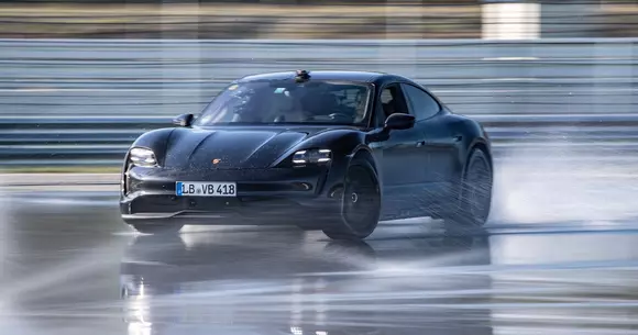 Porsche Taycan: drift de record mondial!