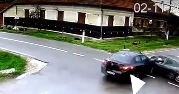 Un accident filmat în Lugoj ne arată ce reprezintă neatenția la volan ( Video)