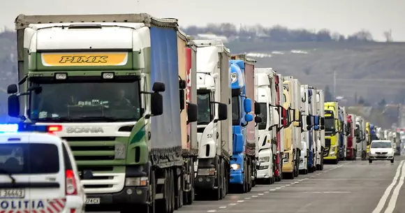 Un șofer de TIR bulgar nu mai are voie să intre 15 ani în România. Cum a obținut interdicția