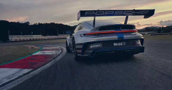 Porsche prezintă noul 911 de competiție: 911 GT3 Cup