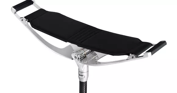 Scaunul de peluză de la Rolls-Royce costă cât o Dacia