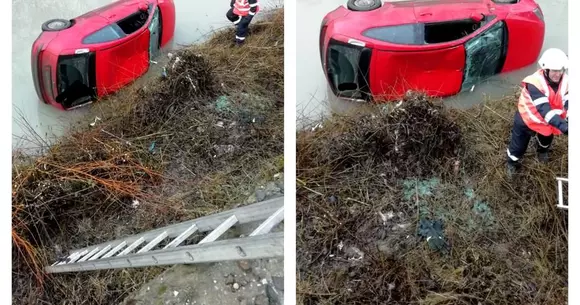 Primăria din Bistrița, amendată după ce o șoferiță s-a răsturnat cu mașina în albia unui râu