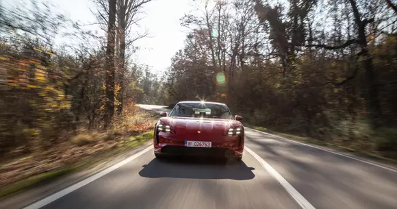 Porsche Taycan 4S: Pui adevărat de Porsche