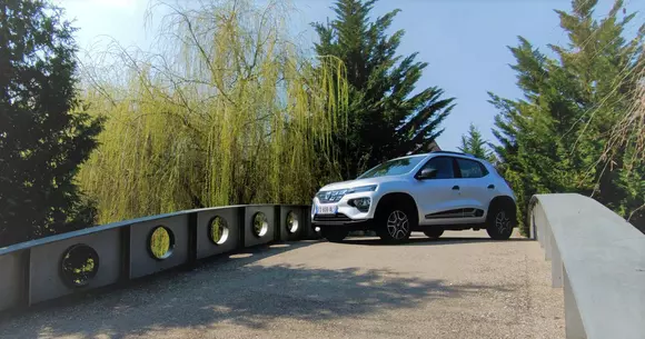 Dacia Spring: o adevărată revoluție în lumea mașinilor electrice accesibile