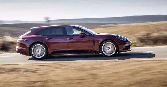 Porsche Panamera Sport Turismo 4S: Visul unei zile de iarnă