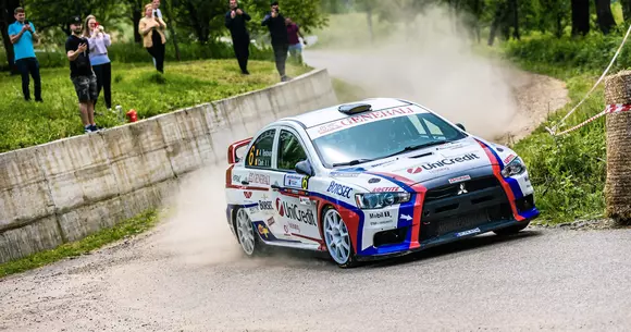 Bătălie pe cinste pentru Adi Teslovan la Raliul Maramureșului!