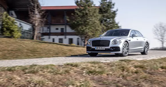 Bentley Flying Spur V8: Dragă pinten, esti sublim