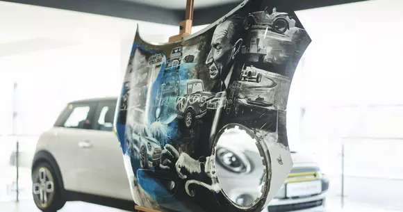 MINI repornește inițiativa #ArtMeMINI cu două lucrări ale lui Adrian Mitu