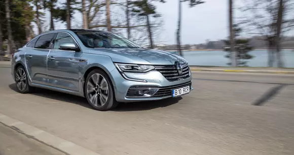 Renault Talisman: Giuvaier cu romb în frunte