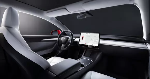 Tesla vine de acum cu suport în limba română pentru sistemul multimedia