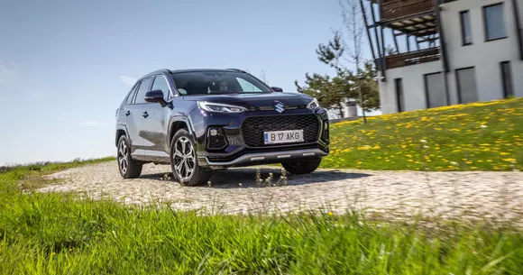 Suzuki Across Plug-in Hybrid: Permutarea de siglă