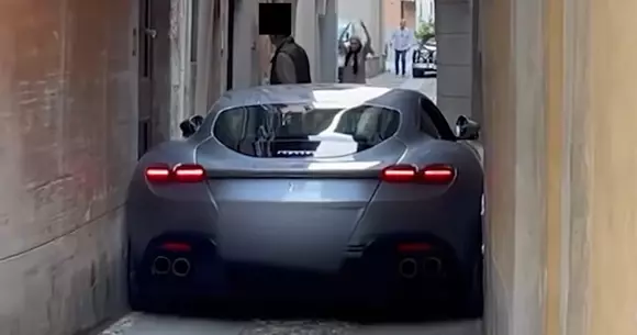 Video: Plimbare cu ghinion pentru un Ferrari Roma