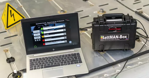 Problemă spinoasă: ce se întâmplă cu bateriile automobilelor electrice scoase din uz?