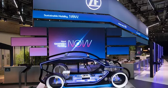 (P) ZF pune în mișcare mobilitatea sustenabilă. Cele mai recente inovații prezentate la IAA Mobility