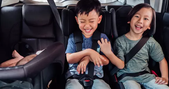 (P) Siguranța micuților în trafic are prioritate: Cum îi transportăm pe cei mici în siguranță cu mașina?