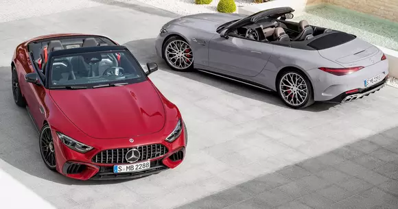 Roadsterul Mercedes-AMG SL duce mai departe dinastia magnificelor automobile sport din seria Mercedes-Benz SL.