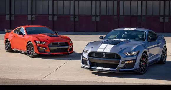 La 55 de ani după debut, noua generație Ford Mustang Shelby GT500 vine să-și revendice supremația printre mașinile sport americane.