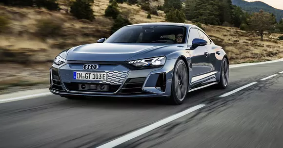 Nu a fost doar un concurs de frumusețe, însă Auto Bild a dat premii și pentru asta. La primire: Audi e-tron GT, sclipirea viitorului.