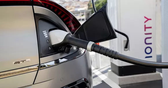 Kia investește în cea mai mare rețea de stații de încărcare ultra-rapide din Europa