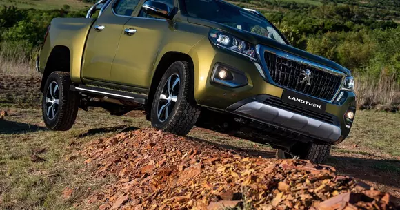 Mai nou, Peugeot revendică „partea leului” din piața pickup-urilor de o tonă. Ar trebui să-l luăm în serios pe Peugeot Landtrek?