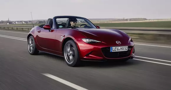 Nu e de la Moș Crăciun, e de la japonezi: Mazda MX-5 2022 a primit câteva perfecționări pe final de decembrie.