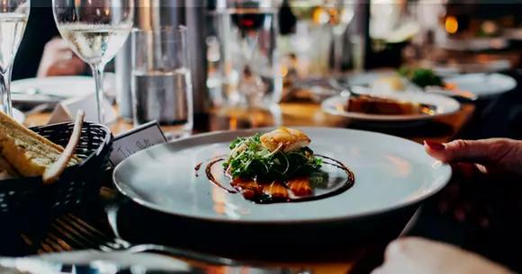 (P) Echipamente horeca pentru un aranjament superb pentru masă de Crăciun și Anul Nou!