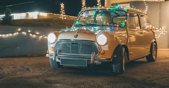 MINI ne transmite cele mai frumoase urări de Crăciun printr-un video de sărbătoare