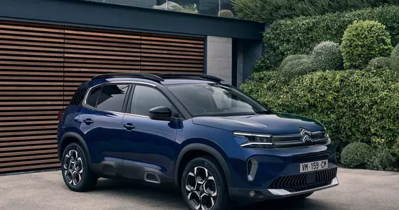 Faceliftul lui Citroën C5 Aircross rămâne la fel de confortabil, dar se prezintă cu un design îmbunătățit