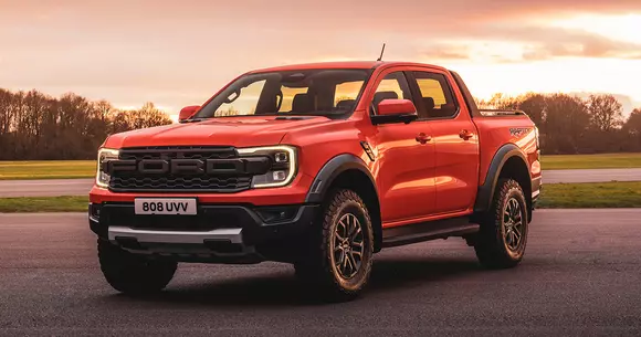Ford nu vrea să cedeze niciun centimetru în teritoriul pickup-urilor. Ranger Raptor 2022 va avea grijă de asta.