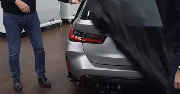 BMW ne arată spatele: Teaser pentru M3 Touring