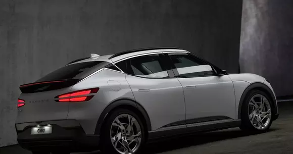 Degrevată de obligațiile vreunei tradiții, marca Genesis vizează direct genul premium-avansat. Mai nou și prin seria GV60.