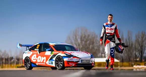 Tensiunea crește în motorsportul electric național: Dominic Marcu va concura în CNVC pe o Tesla Model 3 Performance