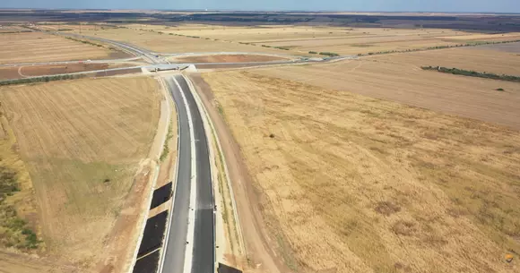 În curând va fi inaugurat primul tronson din drumul expres Craiova-Pitești.