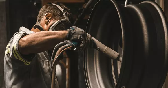 (P) Servicii avantajoase de recondiționare și vopsire jante auto