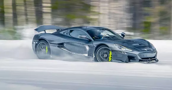 Spotivitatea auto de top a viitorului apropiat se va numi Rimac Nevera. Schimbare de paradigmă în probe.