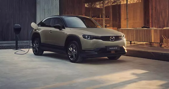 Începând din iulie în Europa, Mazda MX-30 va fi oferită într-o formă perfecționată – va fi inclusiv mai rapidă la încărcare