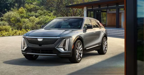 Acapararea segmentului premium de către crossover-SUV-uri e ilustrată și de Cadillac Lyriq – noua tentație americană.