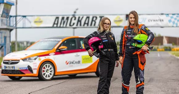 Start în Cupa Opel electrică pentru Cristiana Oprea și Alexia Parteni, la ADAC Rally Suligen