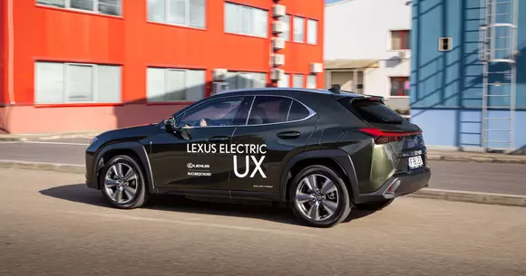Lexus UX 300e: Electroterapie