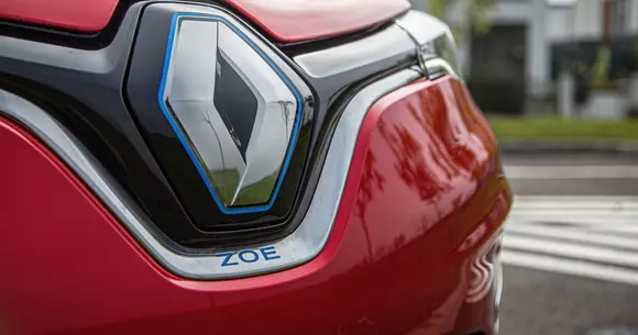 Grupul Renault cedează acțiunile filialei din Rusia