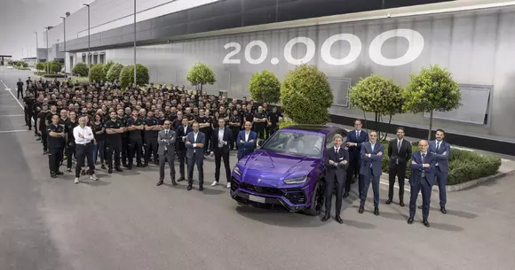 Le merge bine: borna lui Lamborghini Urus a ajuns la 20.000 de unități