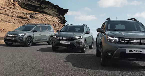 Începând cu vara anului 2022, noua identitate stilistică a mărcii Dacia se va regăsi la toate seriile sale de automobile.